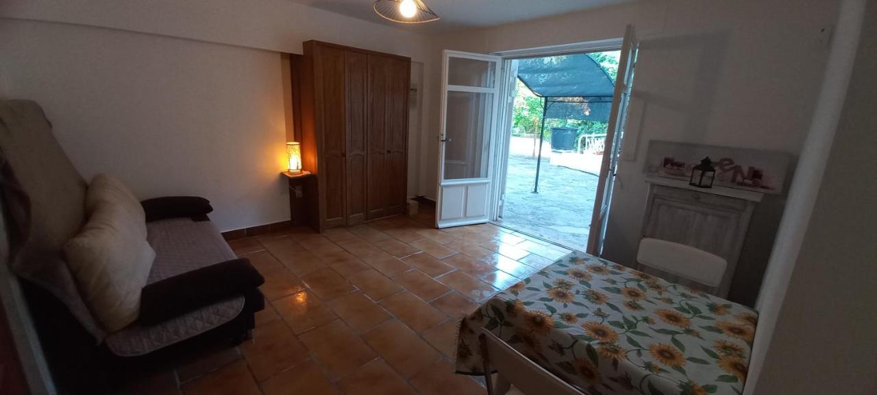 سانت أي جولف Appartement Et Sa Grande Terrasse En Rez De Jardin المظهر الخارجي الصورة